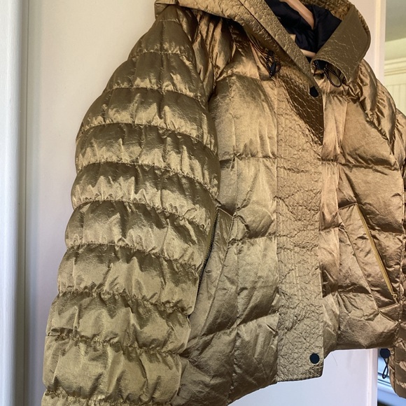 Nike Small SWOOSH JACKET Gold Metallic Puffer Shine with Hood! - Picture 3 of 10